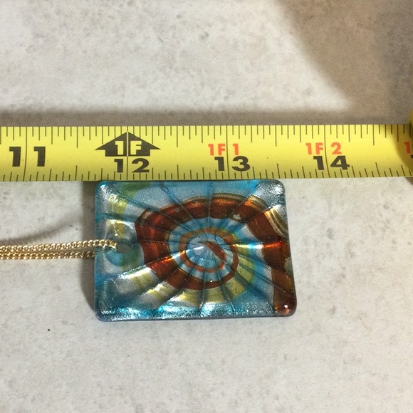 Groovy color splash pendant on gold chain necklace - Picture 7 of 7